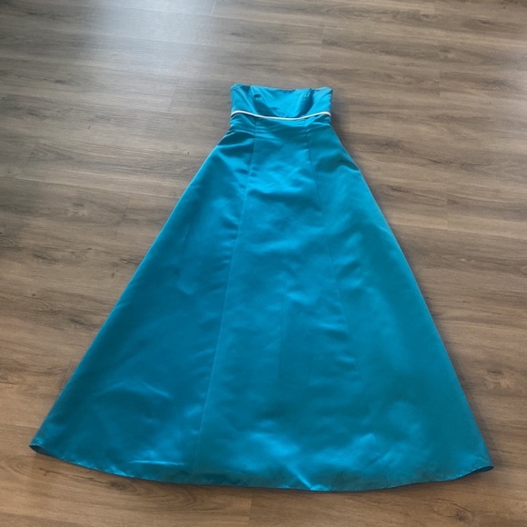 Alexia ll long prom/formal dress size 6 - Picture 6 of 11